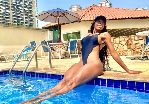 Lu Fitness Model pose