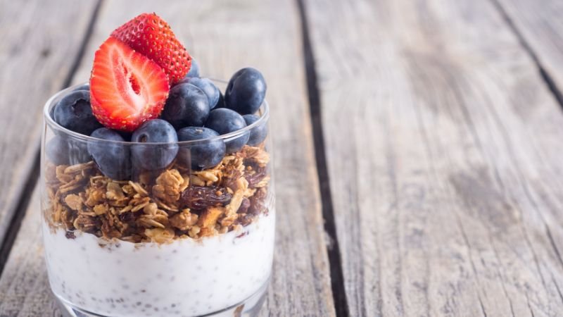 Receita Iogurte Granola e Frutas
